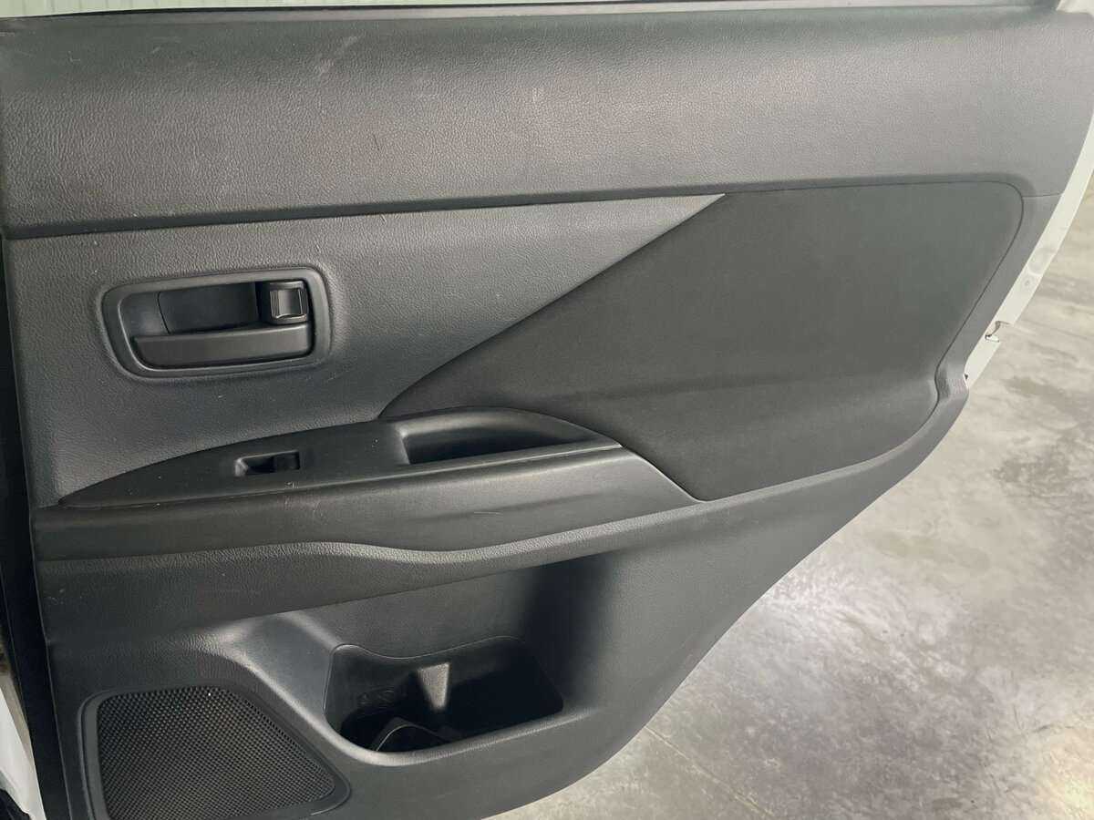 Купить Mitsubishi Outlander с пробегом. Фото: #19