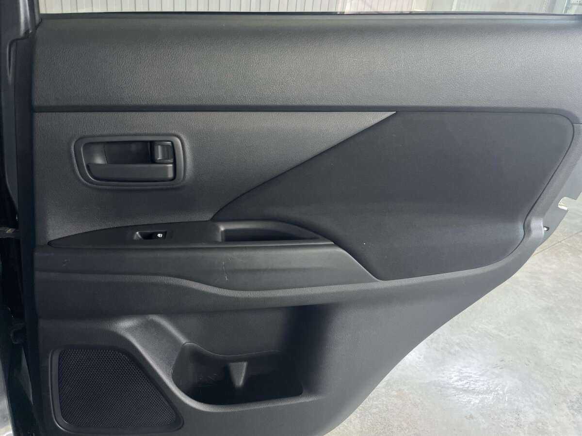 Купить Mitsubishi Outlander с пробегом. Фото: #21