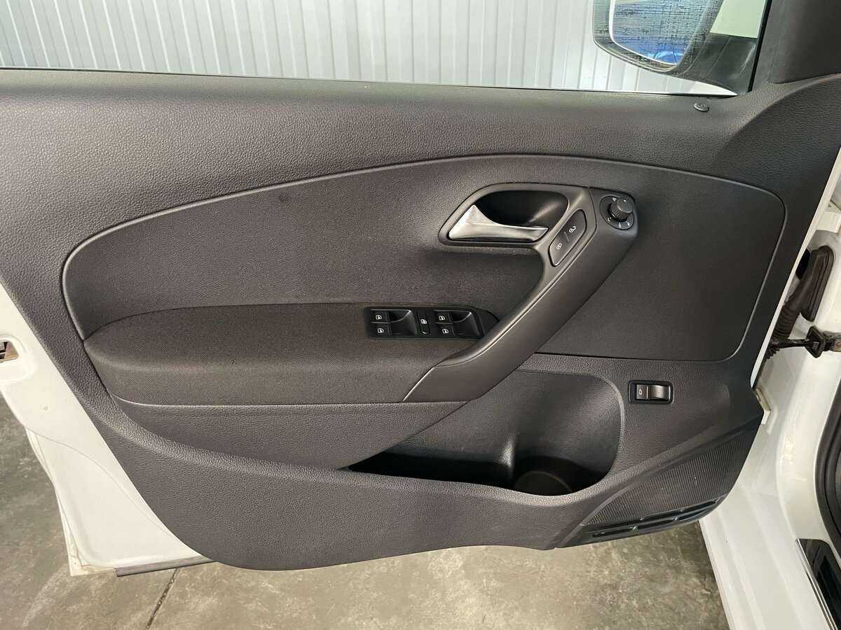 Купить Volkswagen Polo с пробегом. Фото: #16