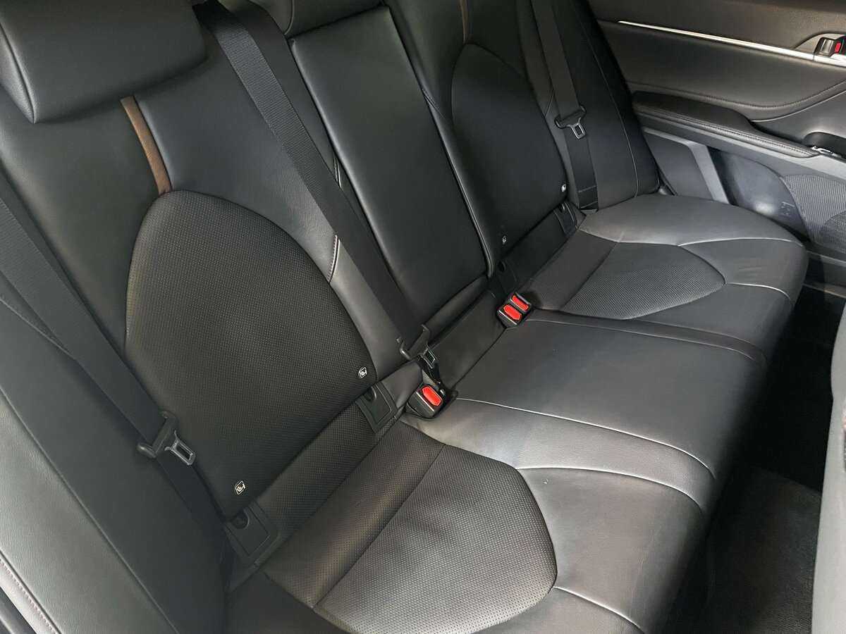 Купить Toyota Camry с пробегом. Фото: #18