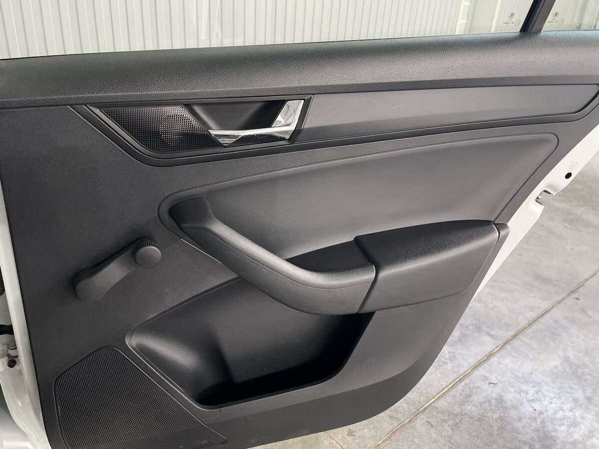 Купить Skoda Rapid с пробегом. Фото: #18