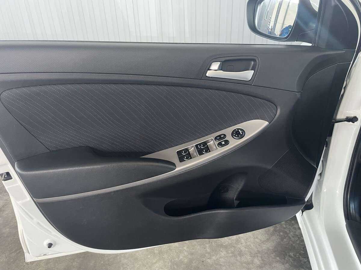 Купить Hyundai Solaris с пробегом. Фото: #19