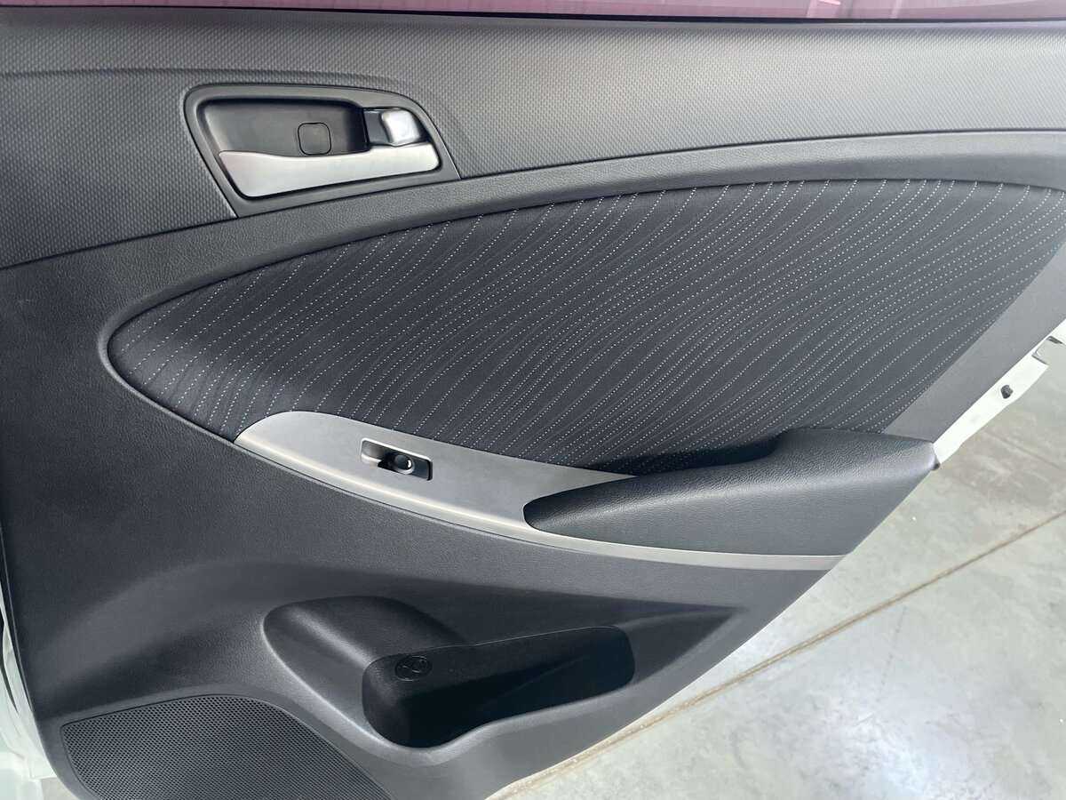 Купить Hyundai Solaris с пробегом. Фото: #22