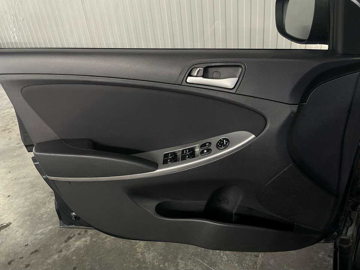 Купить Hyundai Solaris с пробегом. Фото: #18