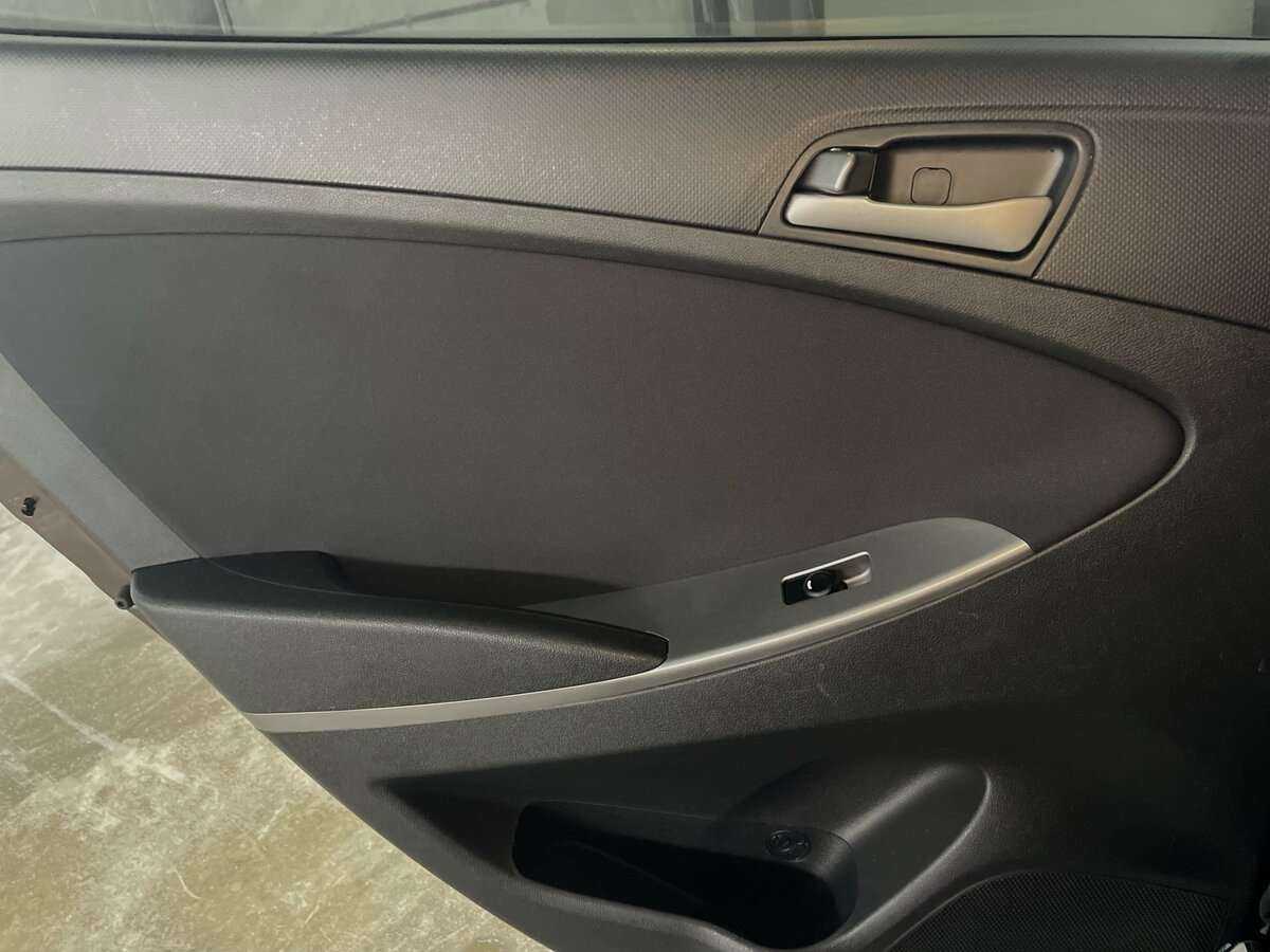 Купить Hyundai Solaris с пробегом. Фото: #18