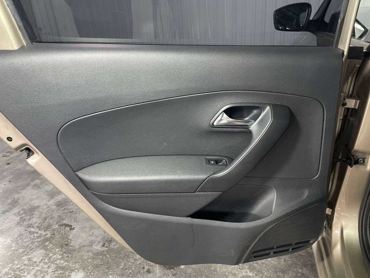 Купить Volkswagen Polo с пробегом. Фото: #17