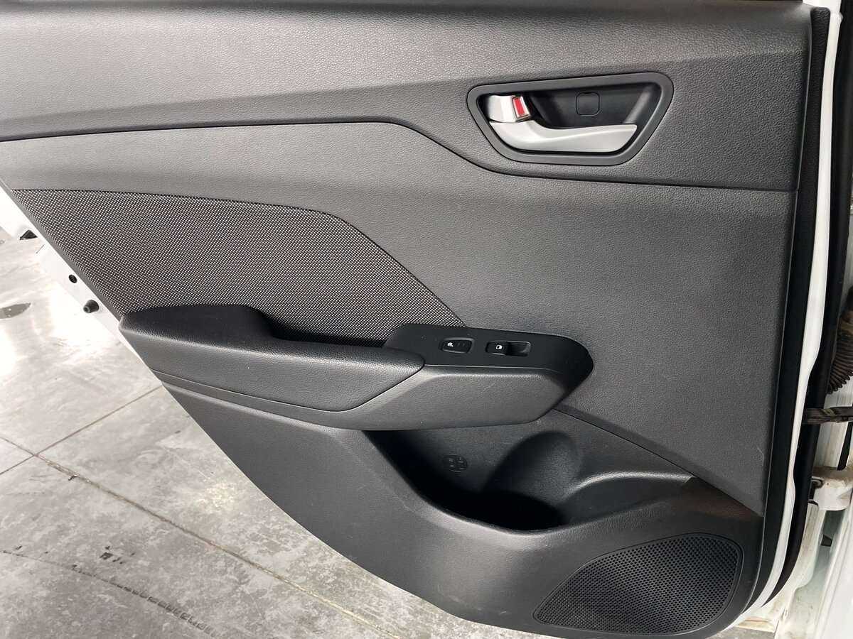 Купить Hyundai Solaris с пробегом. Фото: #19