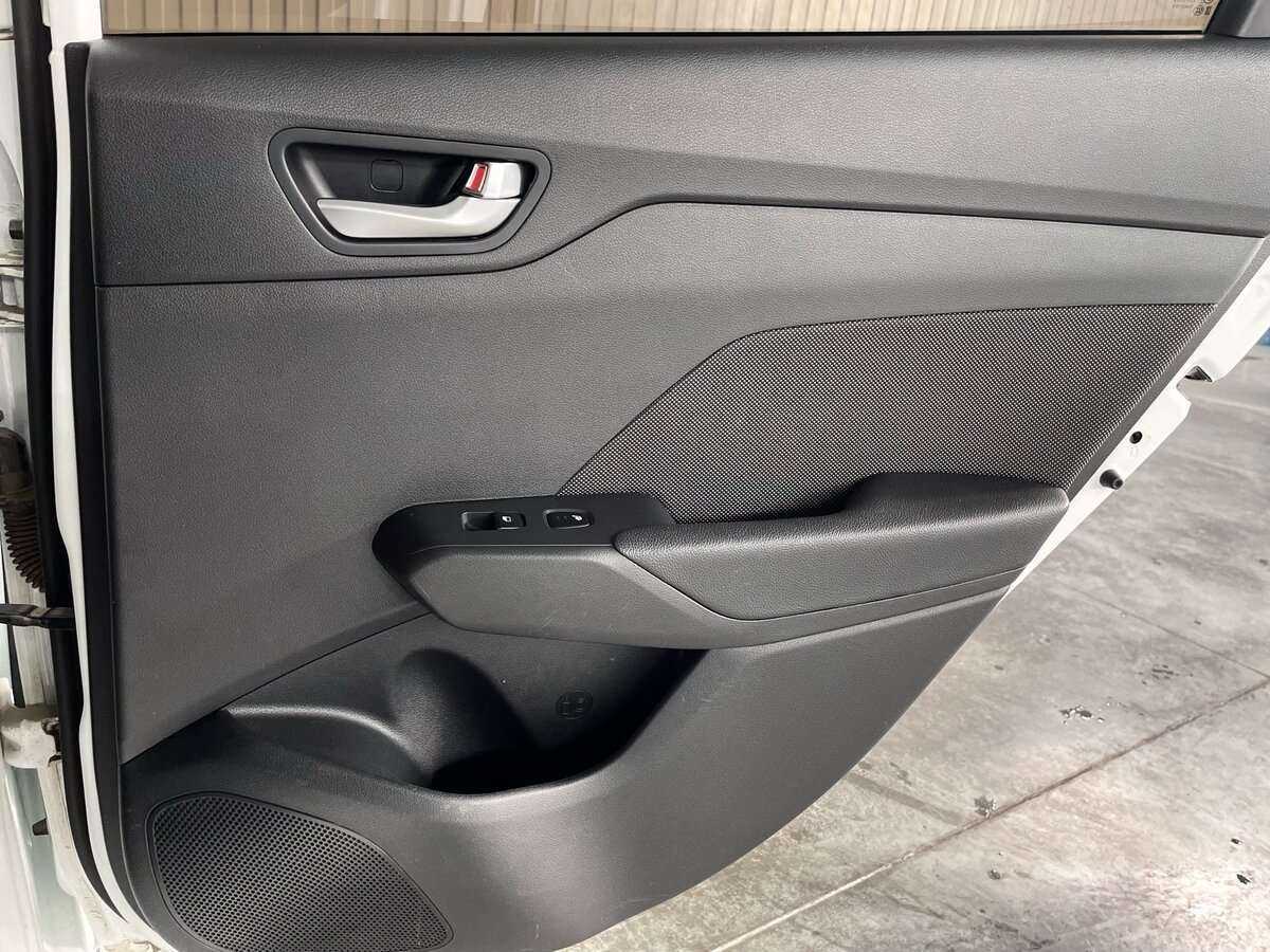 Купить Hyundai Solaris с пробегом. Фото: #20