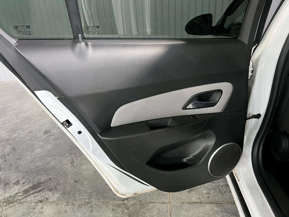 Купить Chevrolet Cruze с пробегом. Фото: #15