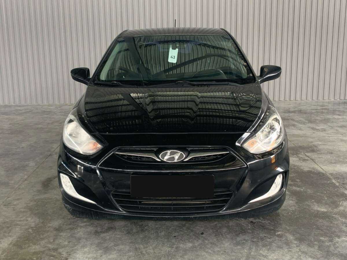 Купить Hyundai Solaris с пробегом. Фото: #1