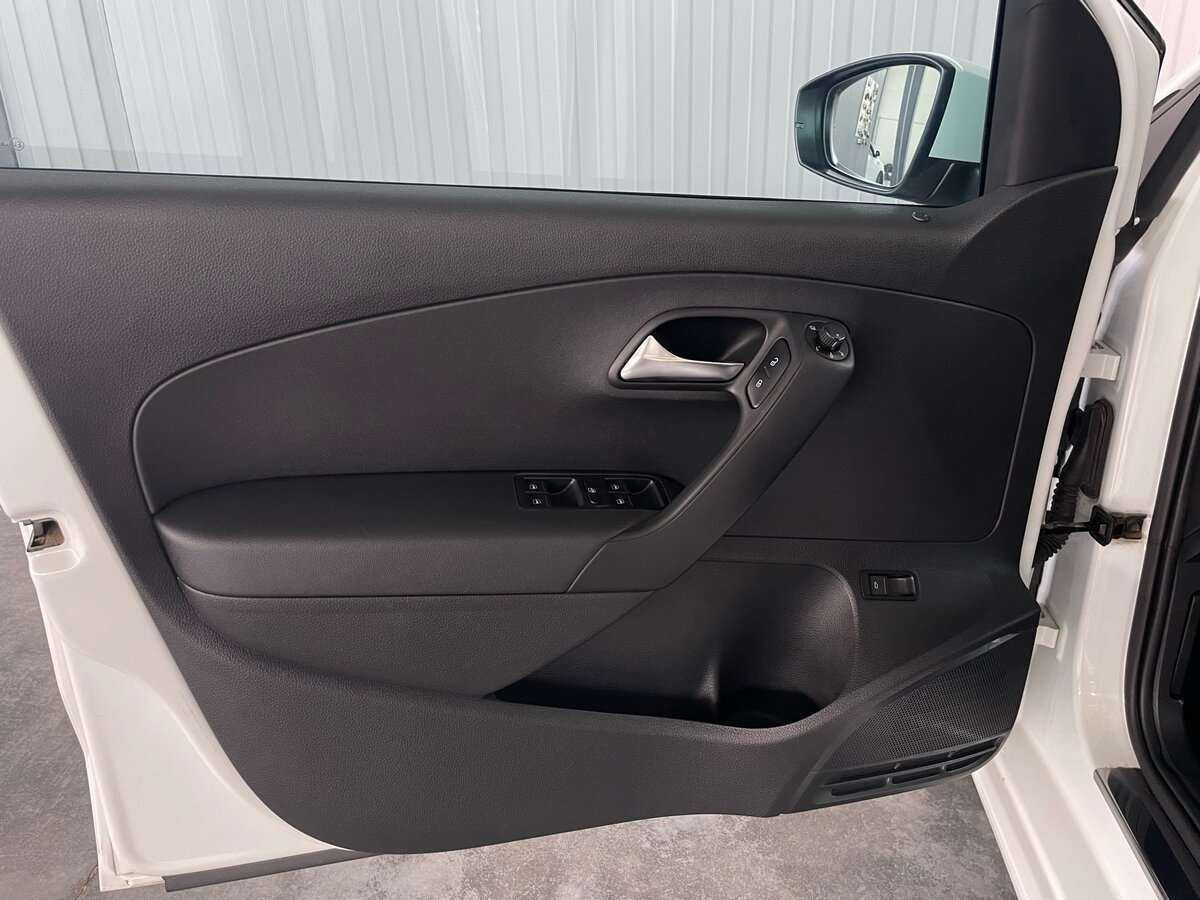 Купить Volkswagen Polo с пробегом. Фото: #8