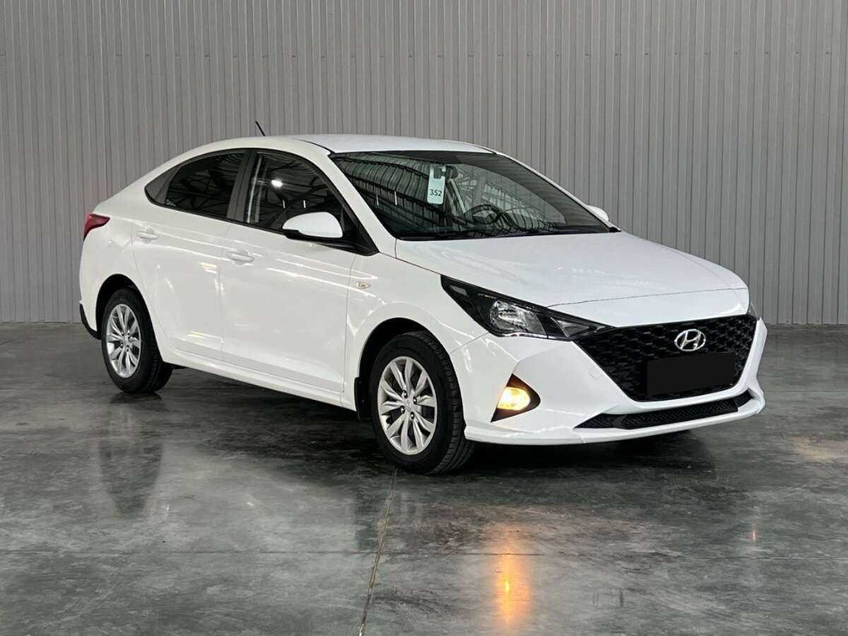 Купить Hyundai Solaris с пробегом. Фото: #2