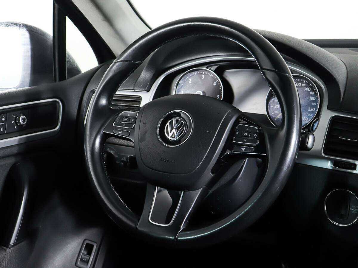 Купить Volkswagen Touareg с пробегом. Фото: #14