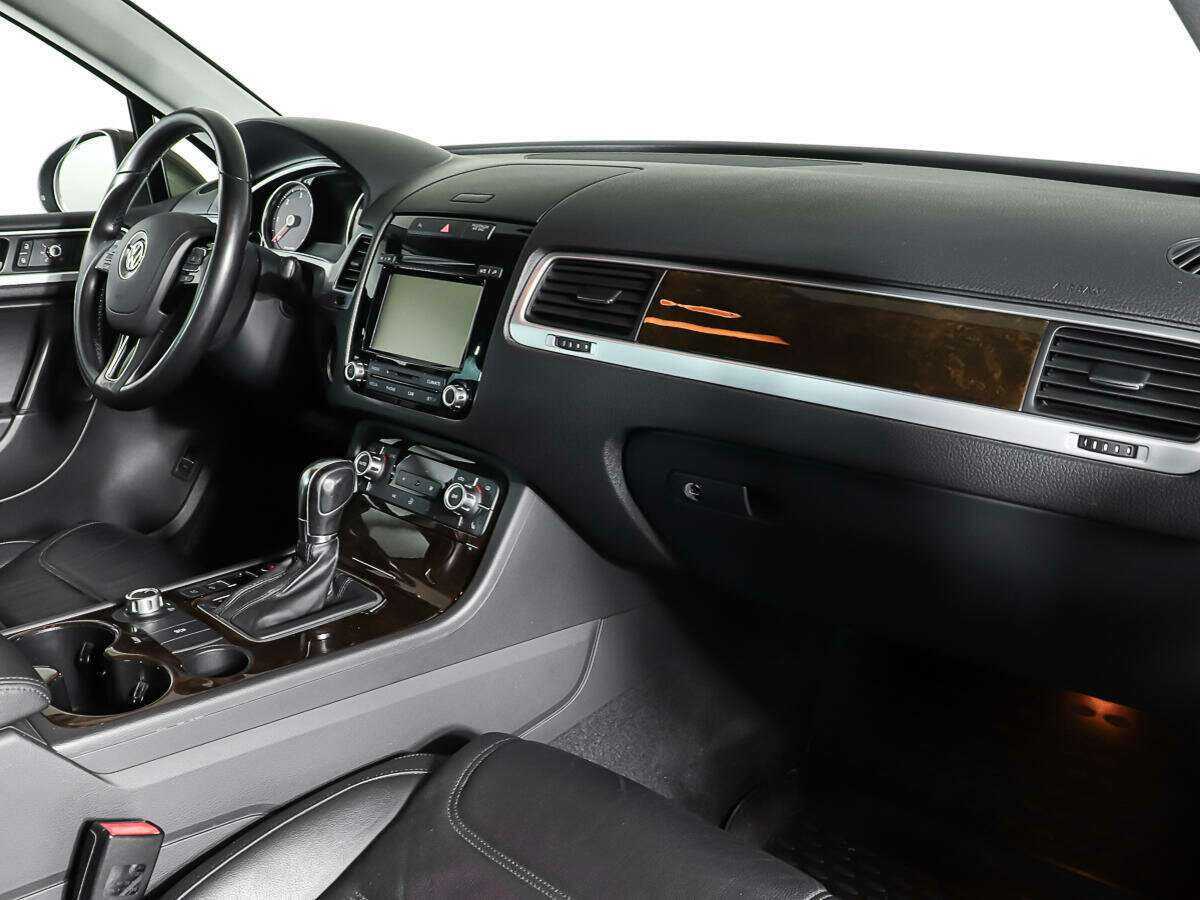 Купить Volkswagen Touareg с пробегом. Фото: #8