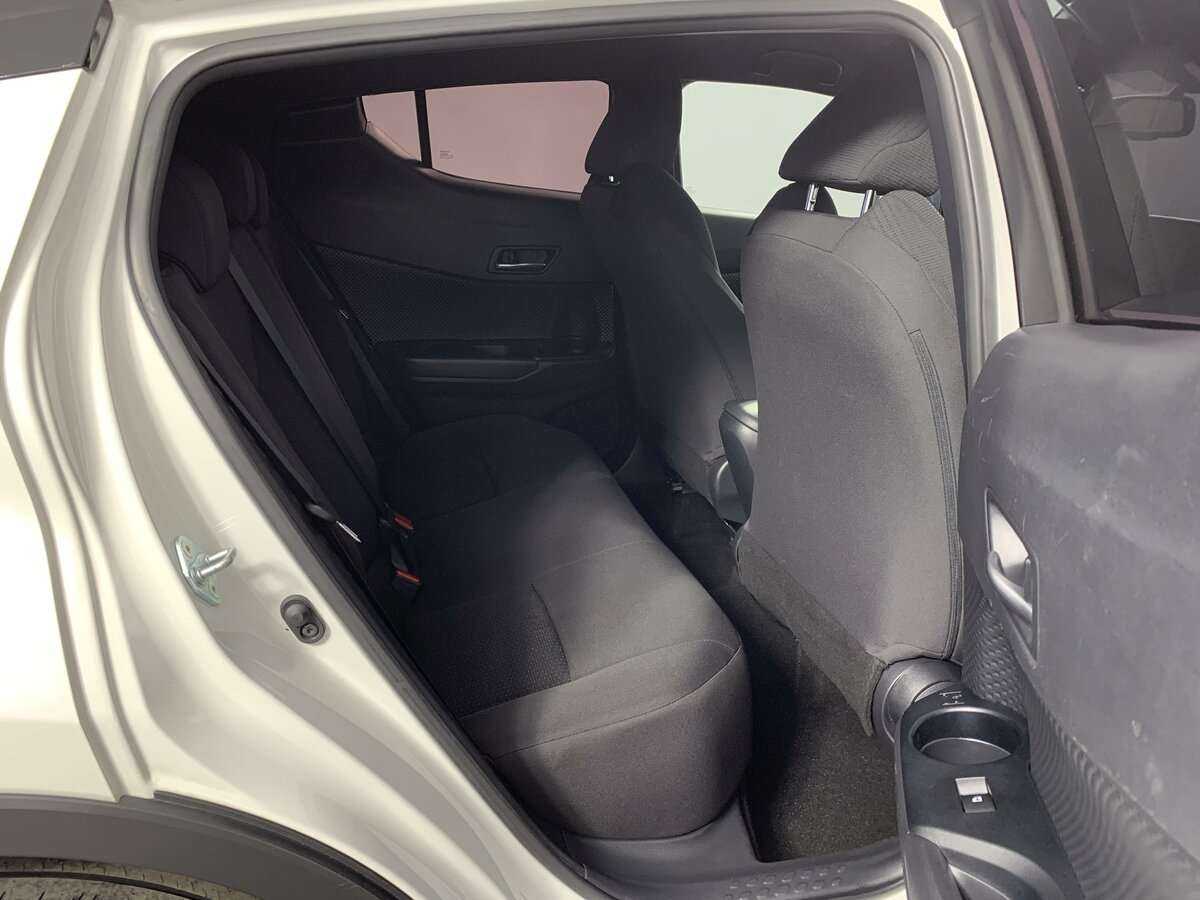 Купить Toyota C-HR с пробегом. Фото: #16