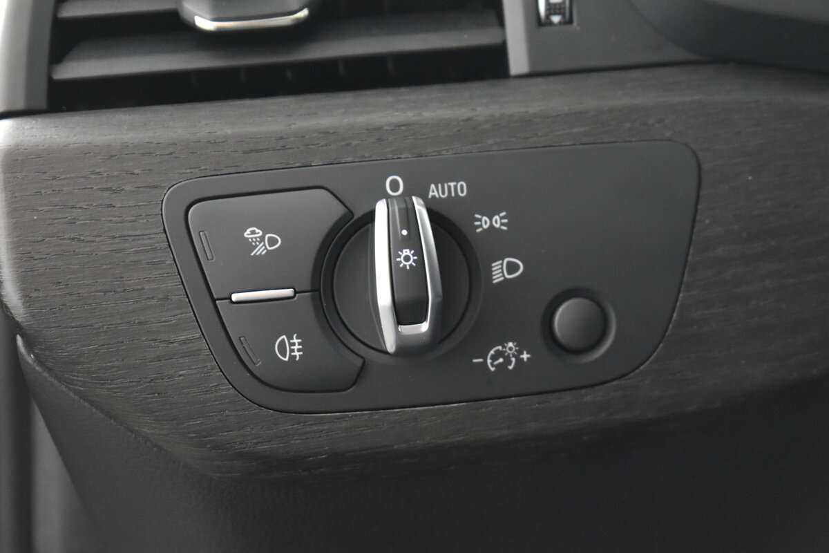 Купить Audi A4 с пробегом. Фото: #11