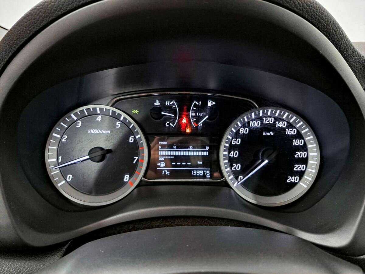 Купить Nissan Tiida с пробегом. Фото: #10