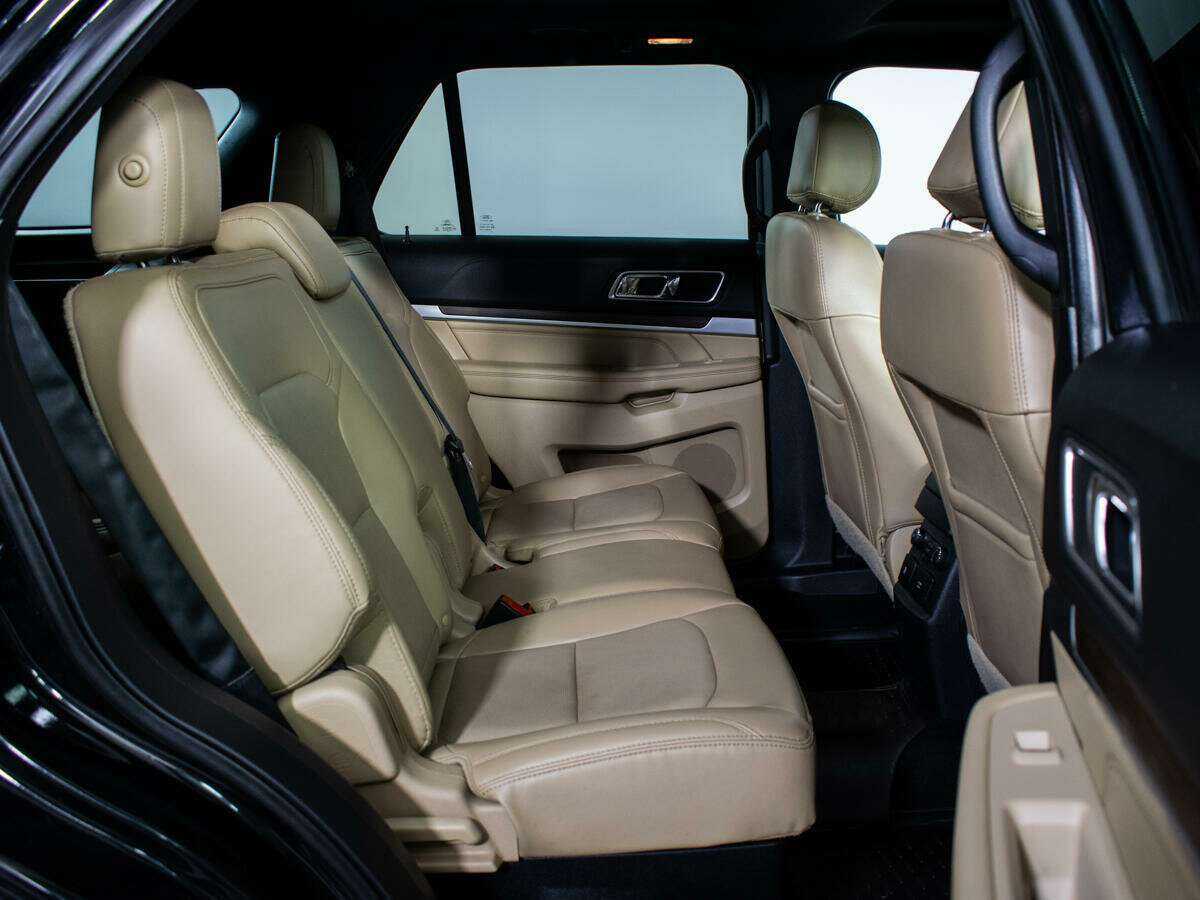 Купить Ford Explorer с пробегом. Фото: #9