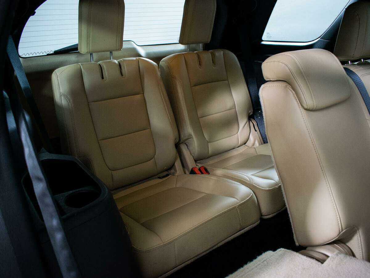Купить Ford Explorer с пробегом. Фото: #10