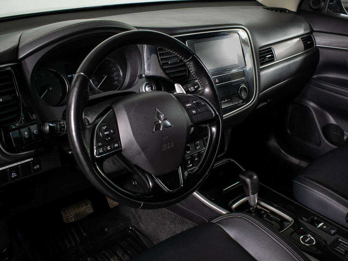 Купить Mitsubishi Outlander с пробегом. Фото: #9