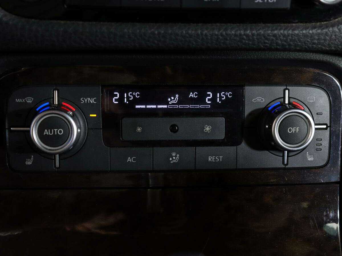 Купить Volkswagen Touareg с пробегом. Фото: #24