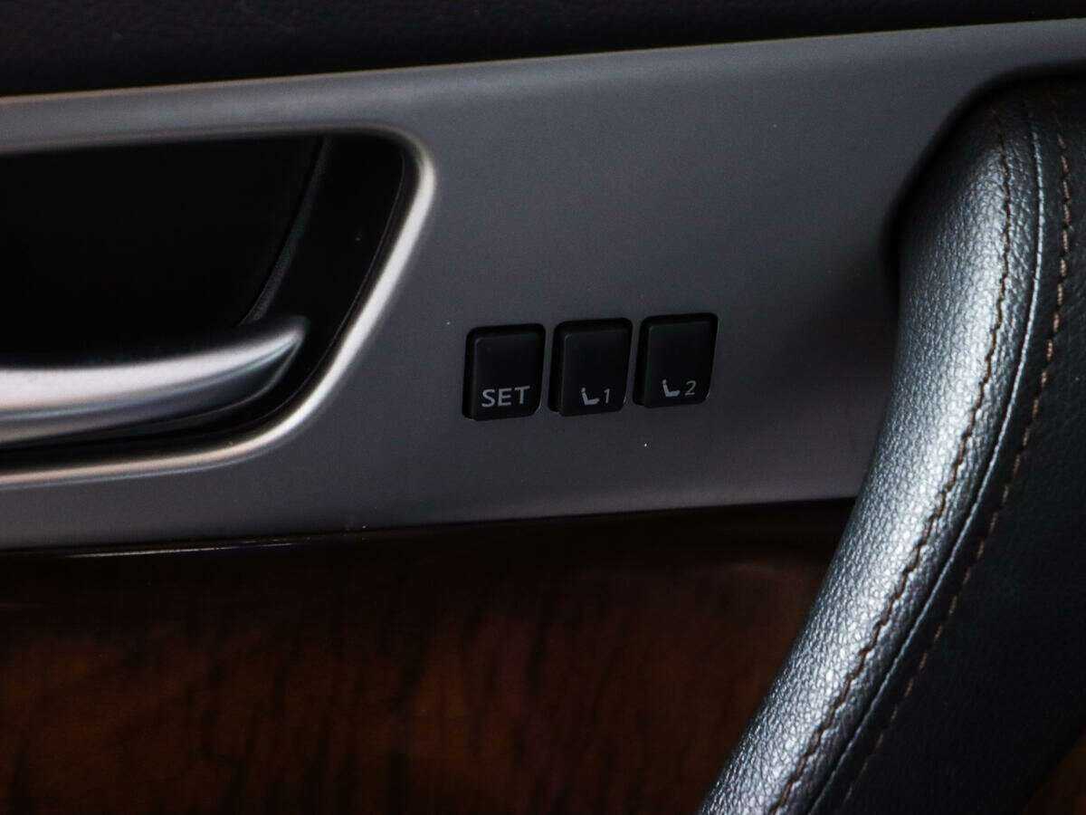 Купить Infiniti FX с пробегом. Фото: #17