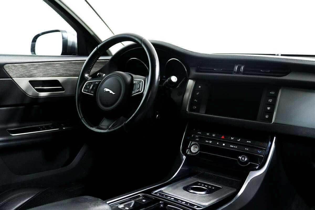 Купить Jaguar XF с пробегом. Фото: #8