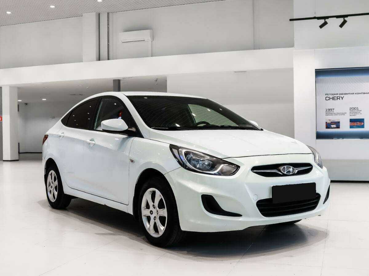 Купить Hyundai Solaris с пробегом. Фото: #2