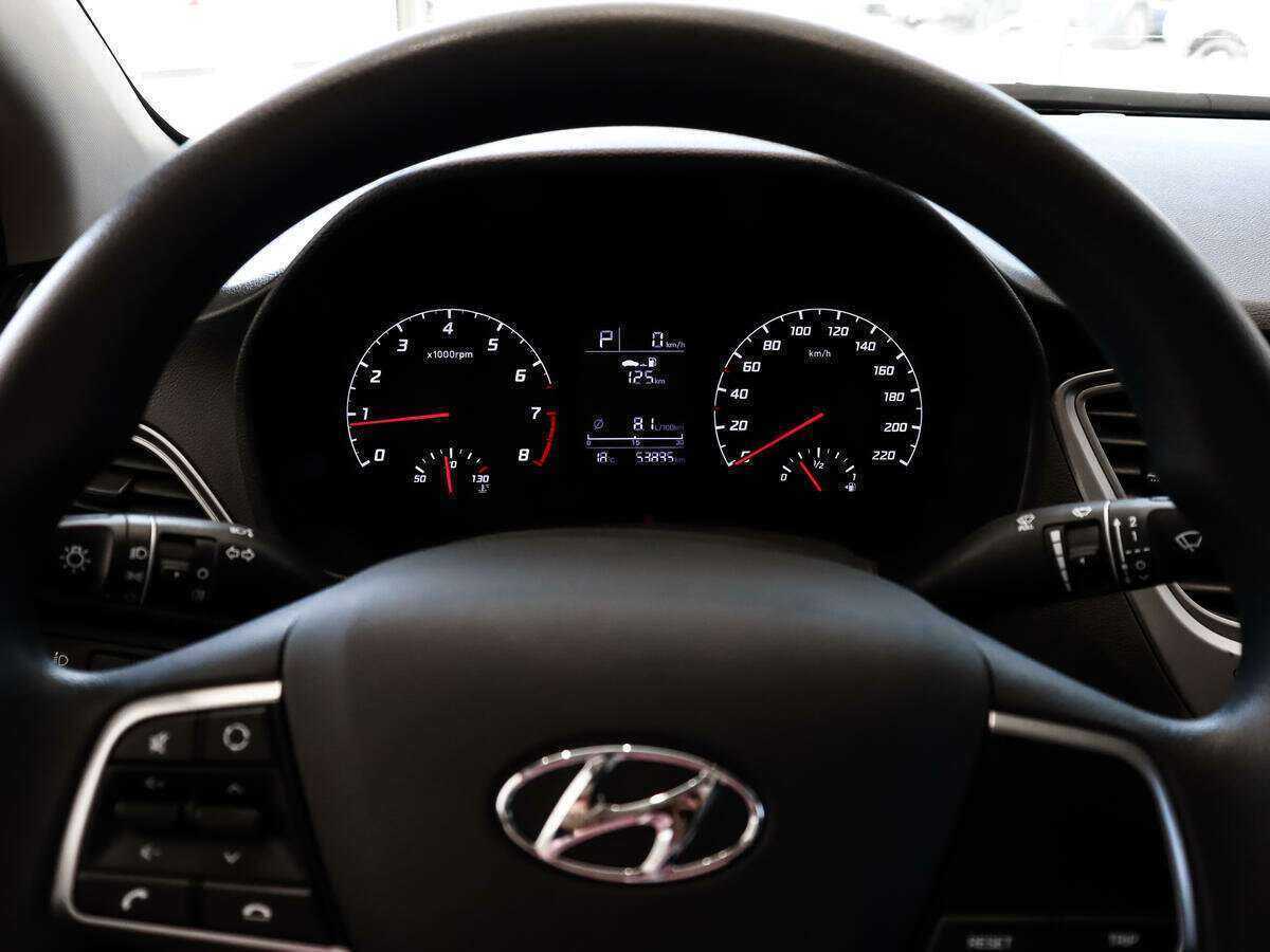 Купить Hyundai Solaris с пробегом. Фото: #14