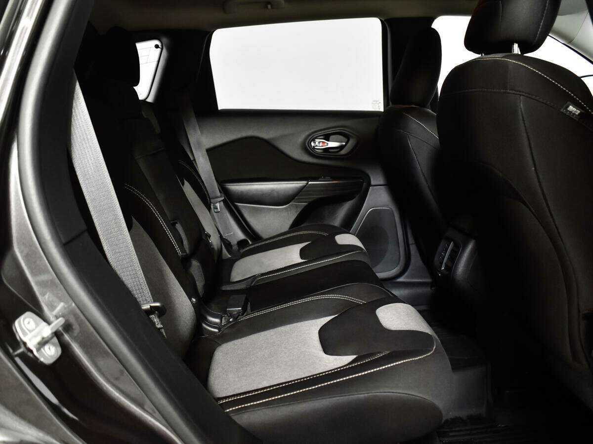 Купить Jeep Cherokee с пробегом. Фото: #9