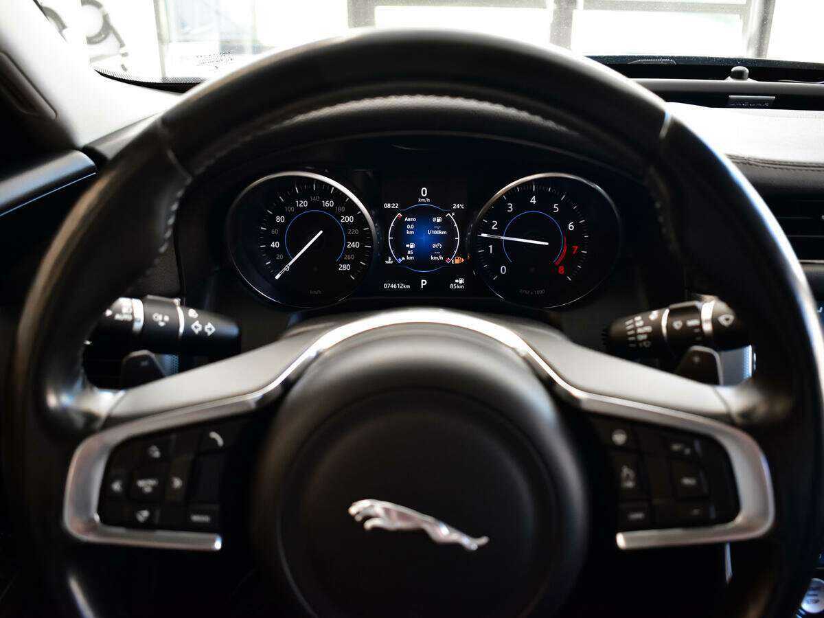 Купить Jaguar XF с пробегом. Фото: #9