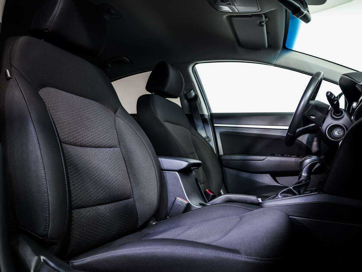 Купить Hyundai Elantra с пробегом. Фото: #9