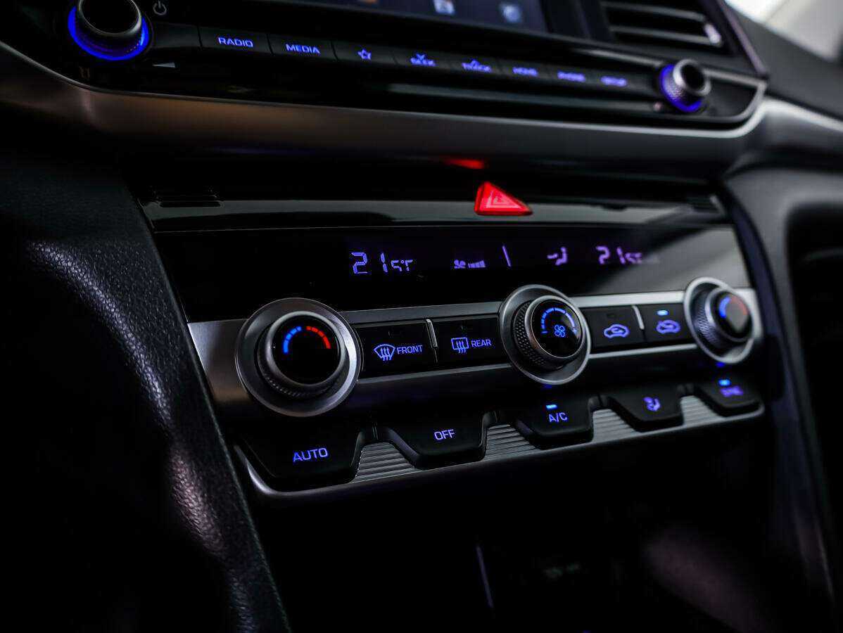 Купить Hyundai Elantra с пробегом. Фото: #12