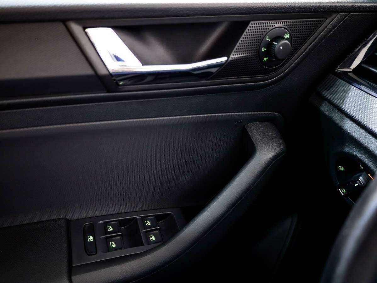 Купить Skoda Rapid с пробегом. Фото: #12