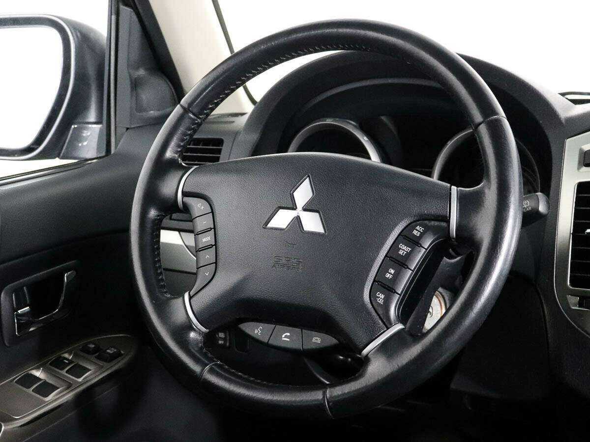 Купить Mitsubishi Pajero с пробегом. Фото: #12