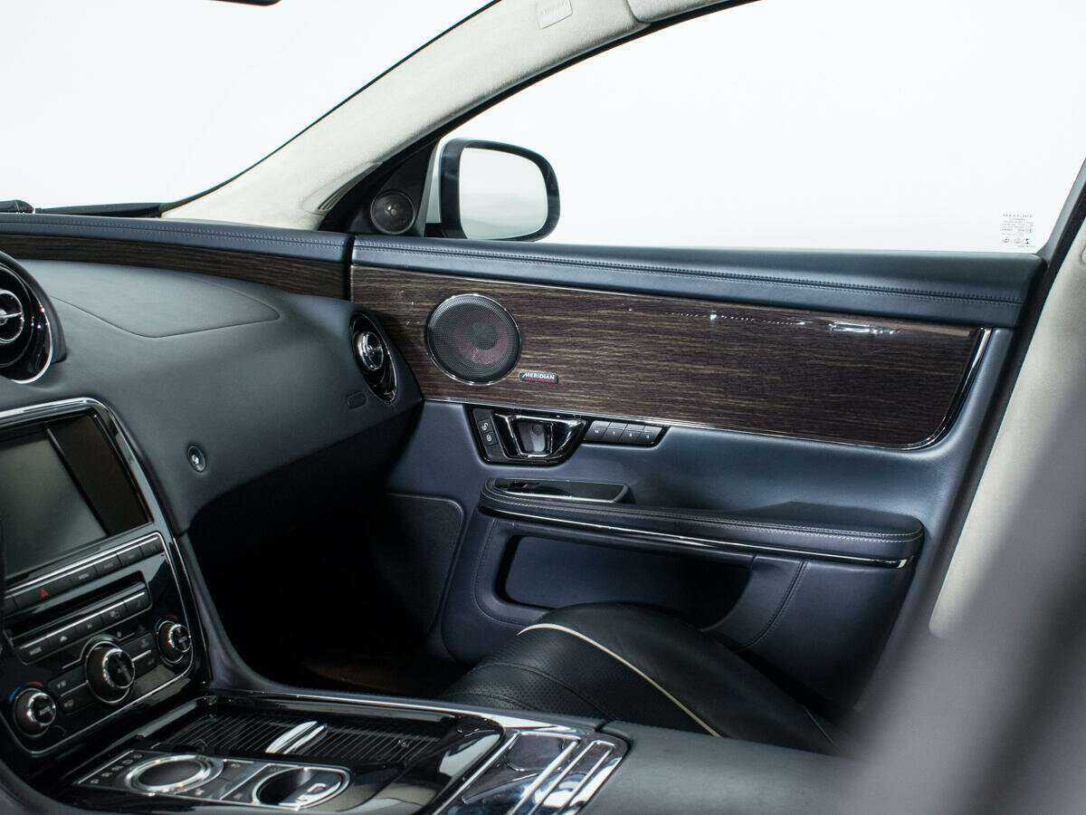 Купить Jaguar XJ с пробегом. Фото: #16