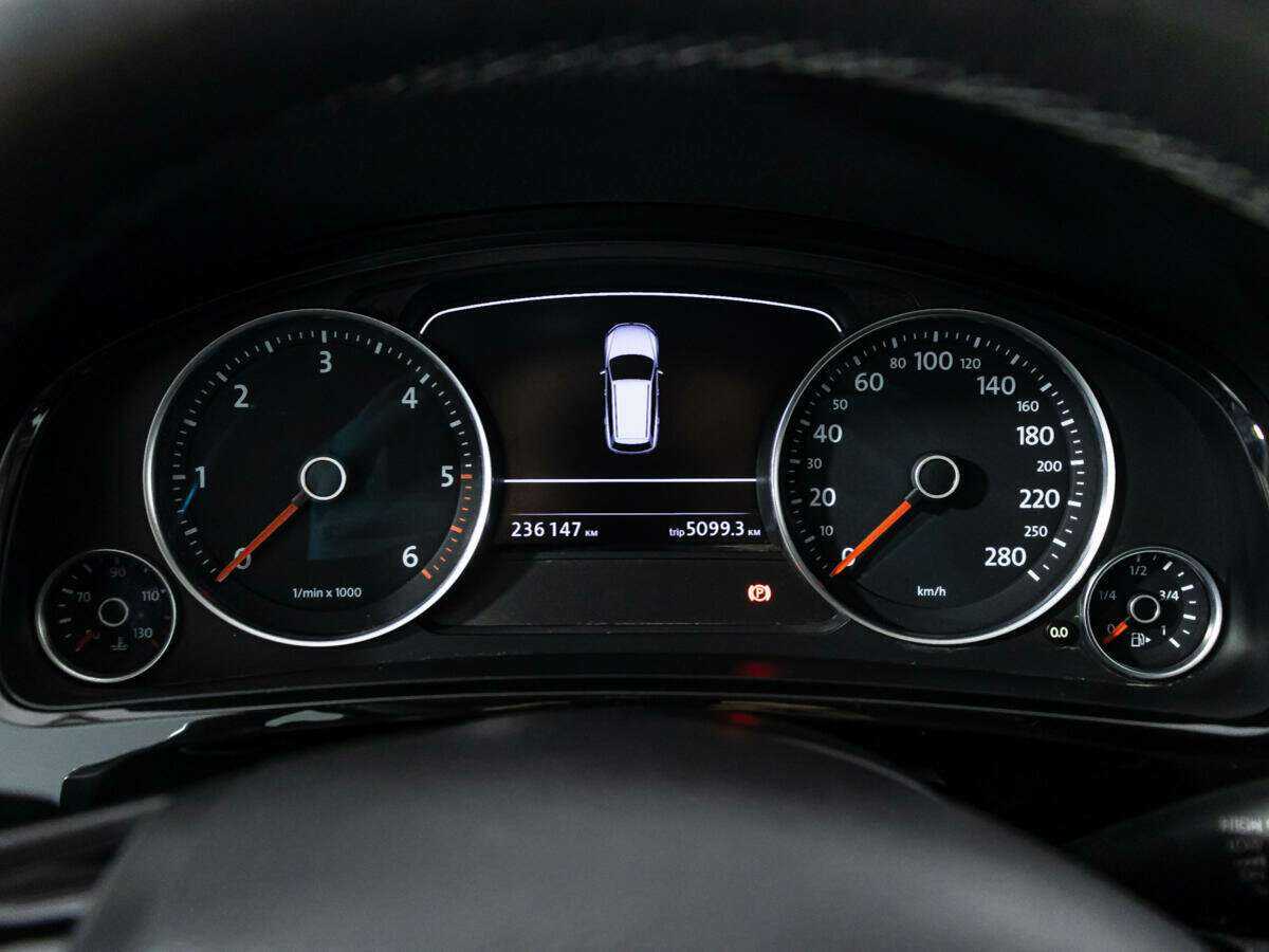 Купить Volkswagen Touareg с пробегом. Фото: #11