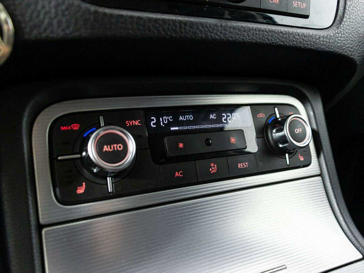 Купить Volkswagen Touareg с пробегом. Фото: #19