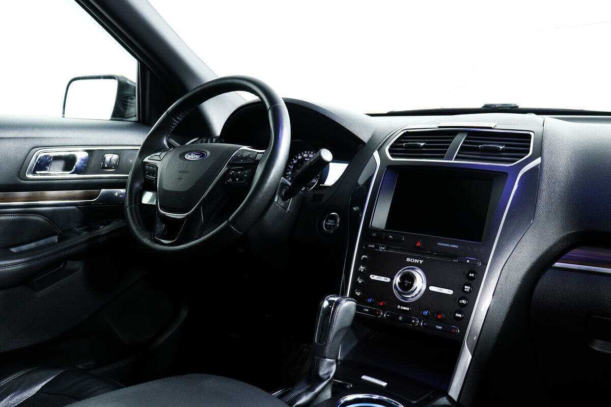 Купить Ford Explorer с пробегом. Фото: #8