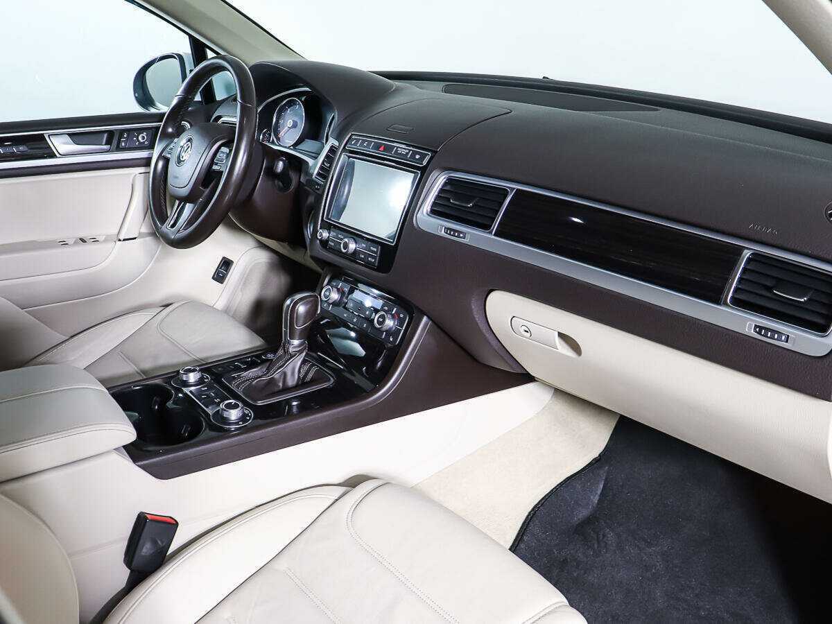 Купить Volkswagen Touareg с пробегом. Фото: #8