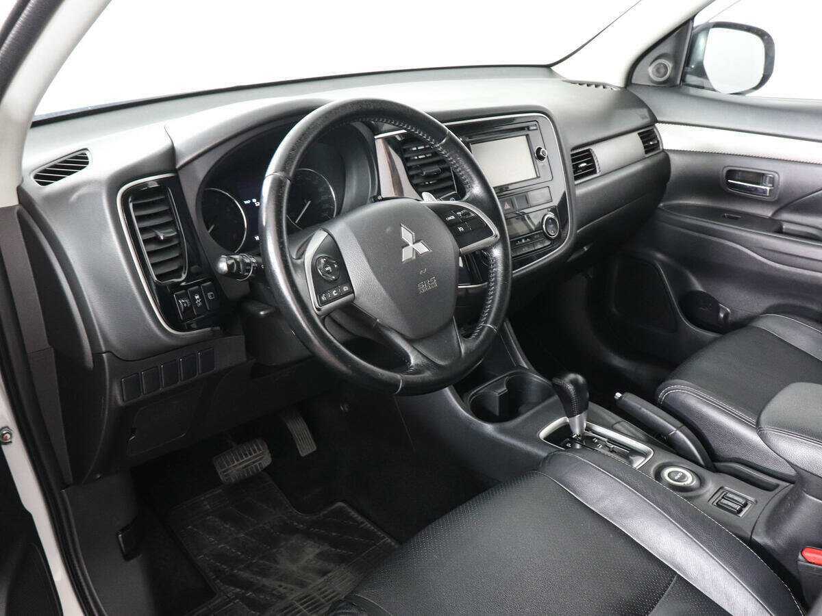 Купить Mitsubishi Outlander с пробегом. Фото: #8