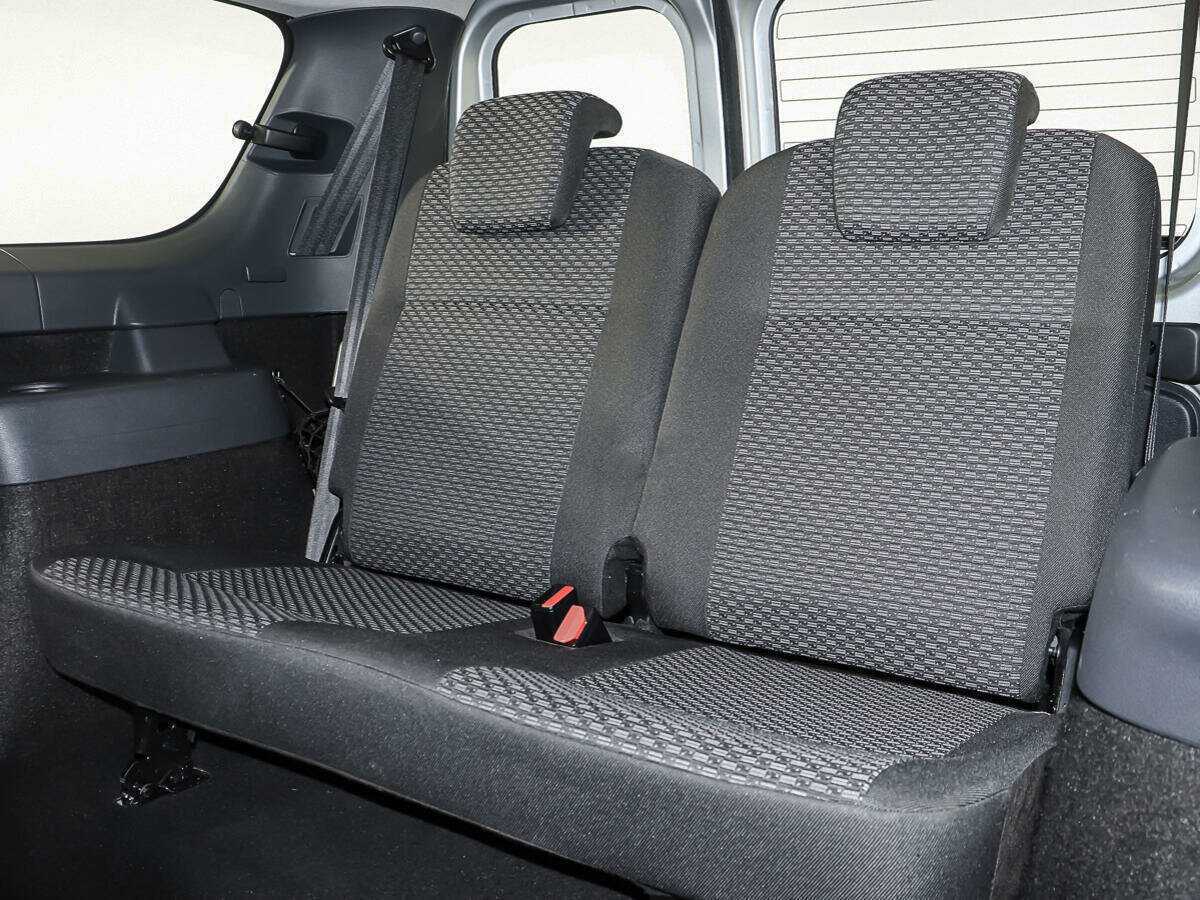 Купить Lada (ВАЗ) Largus с пробегом. Фото: #10