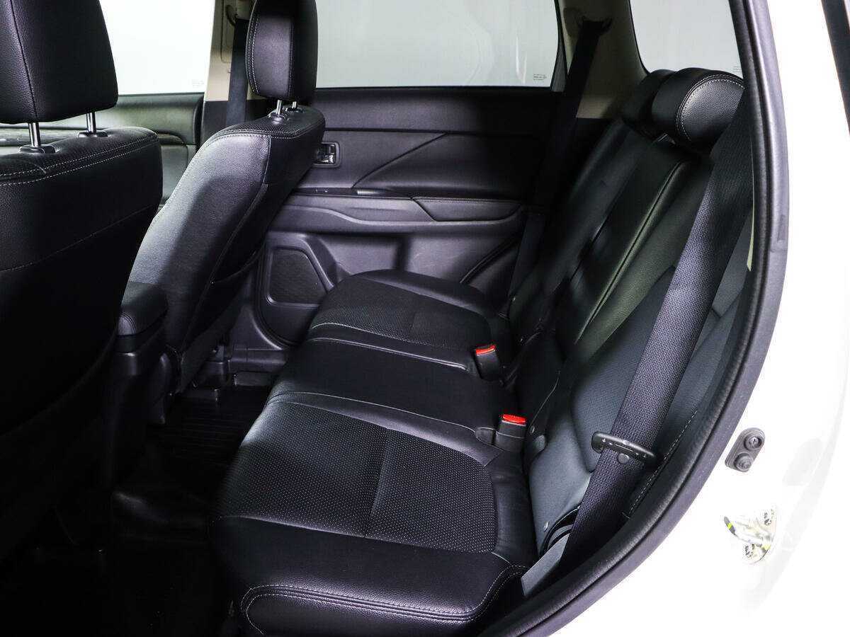 Купить Mitsubishi Outlander с пробегом. Фото: #8