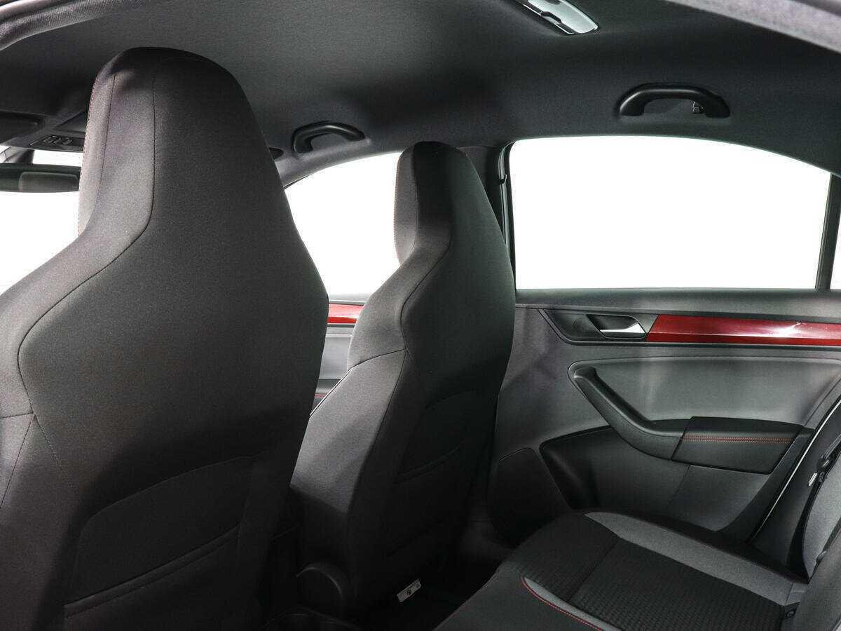 Купить Volkswagen Polo с пробегом. Фото: #11