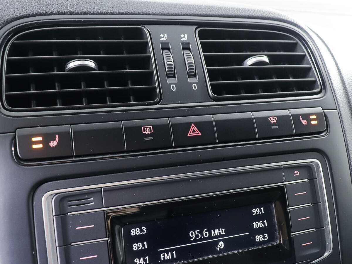 Купить Volkswagen Polo с пробегом. Фото: #17