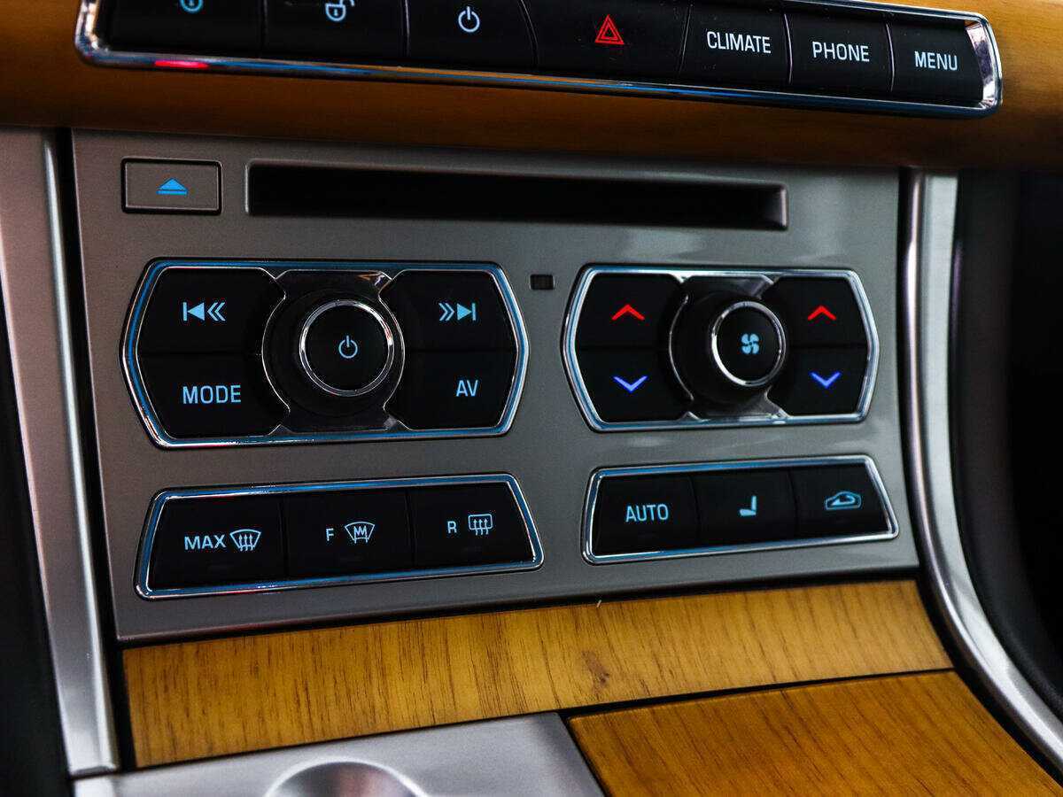 Купить Jaguar XF с пробегом. Фото: #16