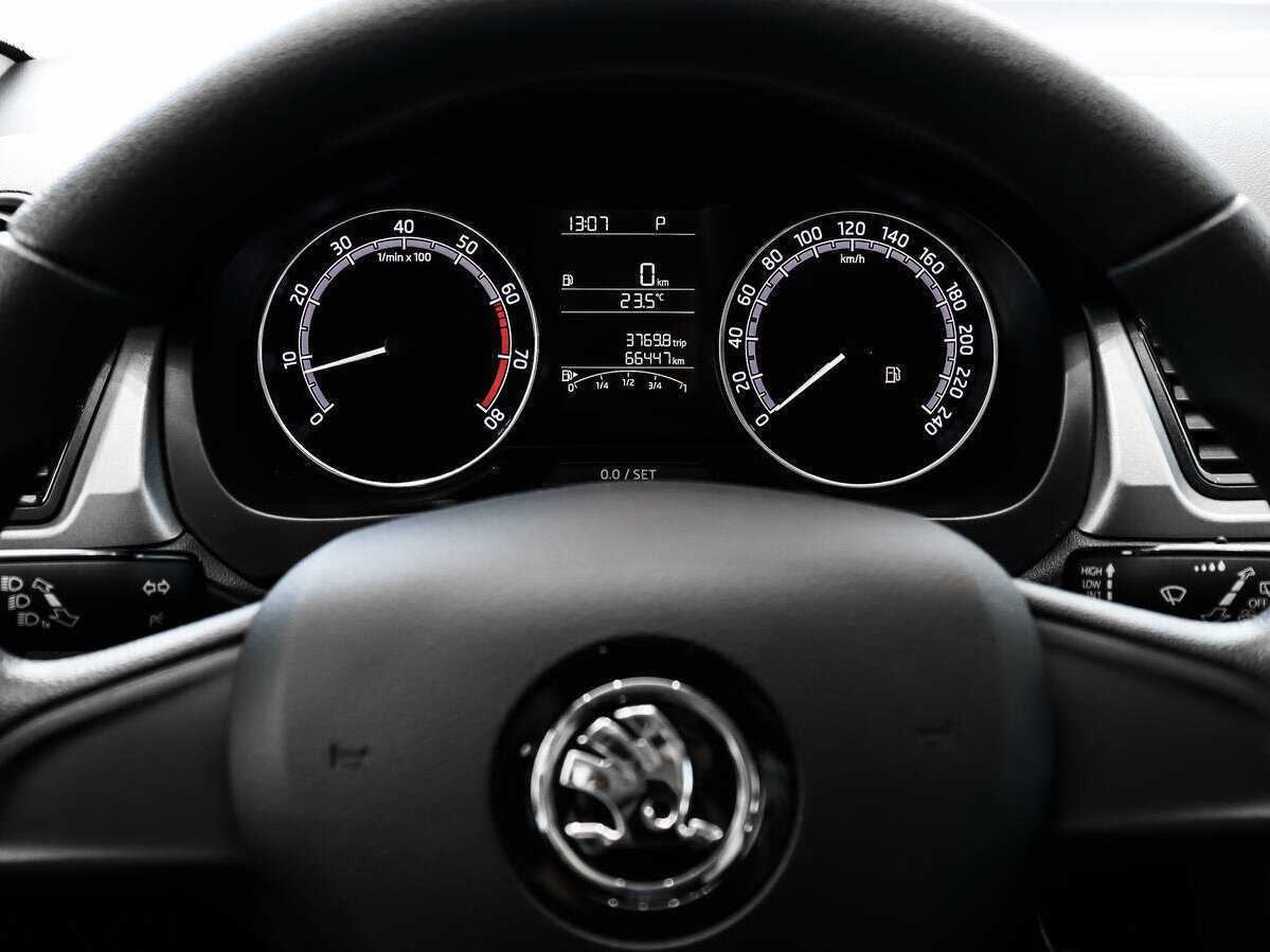 Купить Skoda Rapid с пробегом. Фото: #14
