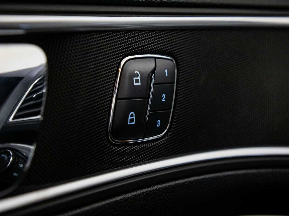 Купить Ford Explorer с пробегом. Фото: #17