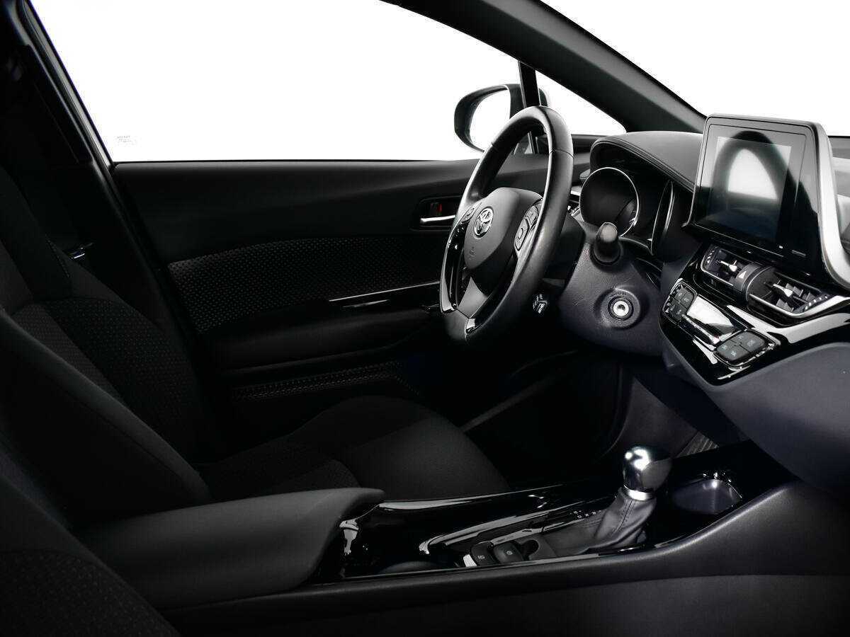 Купить Toyota C-HR с пробегом. Фото: #8