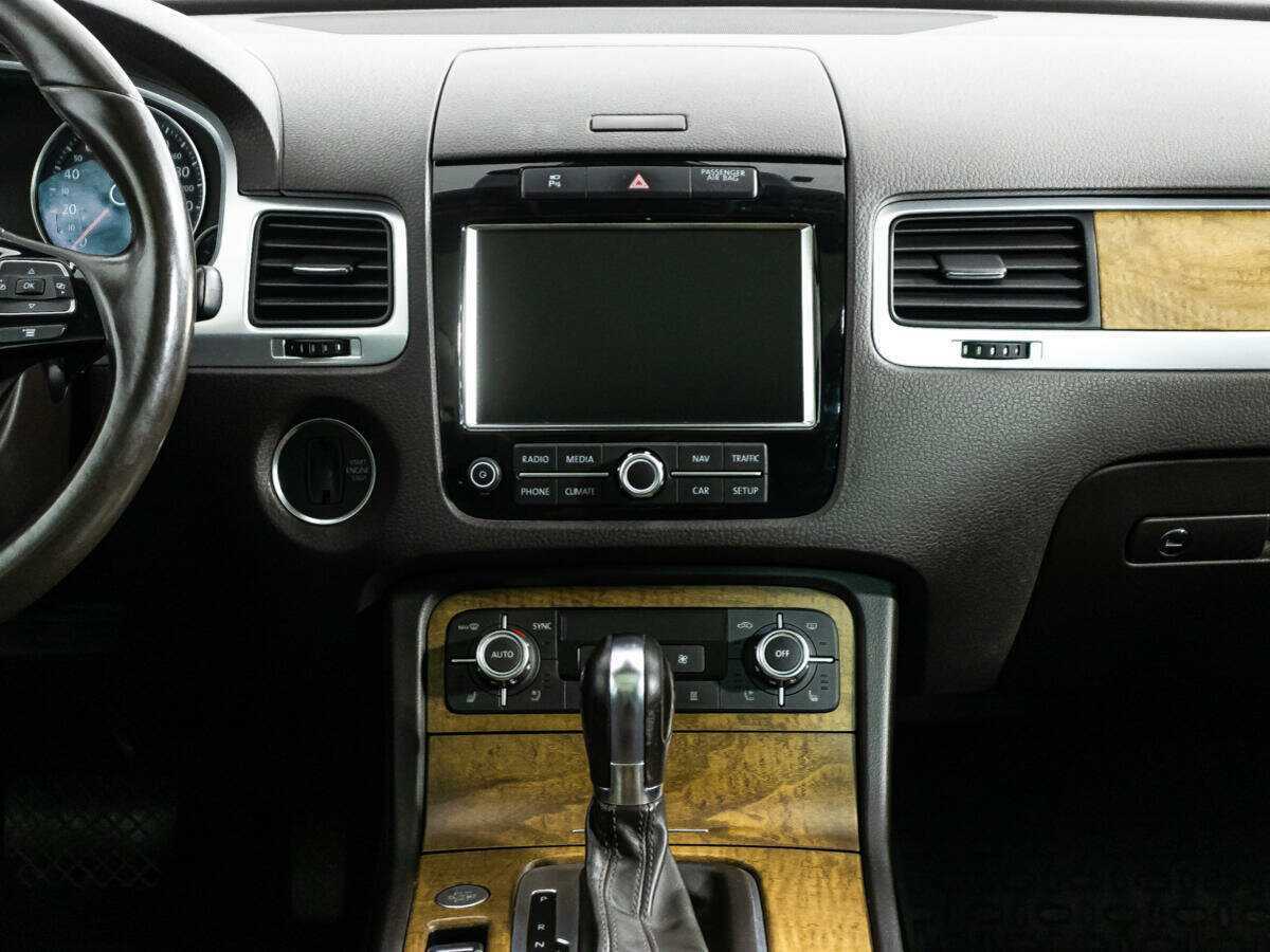 Купить Volkswagen Touareg с пробегом. Фото: #11